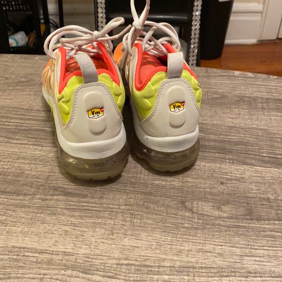 Nike - Picture 2 of 4